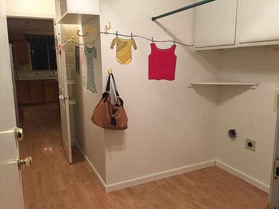 3rd image of 469 Glenbriar Cir