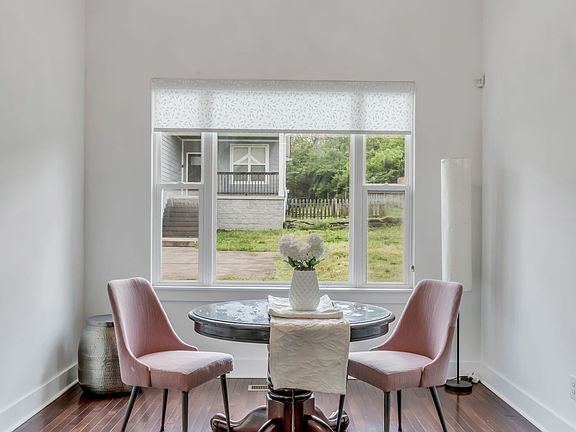 3rd image of 528A Stevenson St