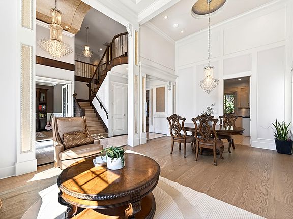 5th image of 10388 Swinton Cres
