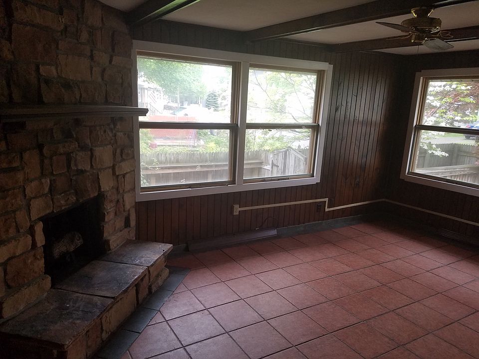 2nd image of 3040 Belmont Pl SW