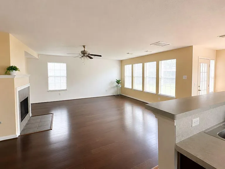 3519 Benjamin Franklin Ln — Photo 5