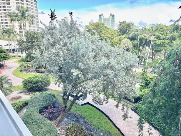 500 Three Islands Blvd APT 102, Hallandale, FL 33009