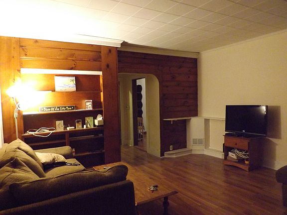 Front Entrance-Living room