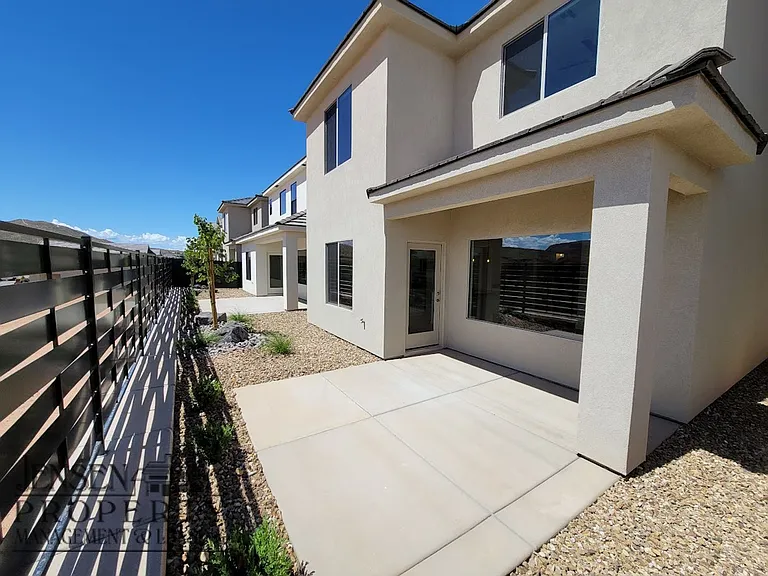 515 S Stewart Creek Cv — Photo 30