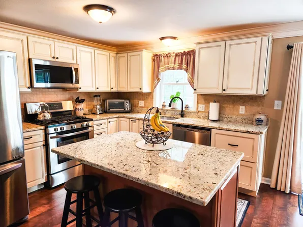 71 Overlook Circle, Hudson, NH 03051