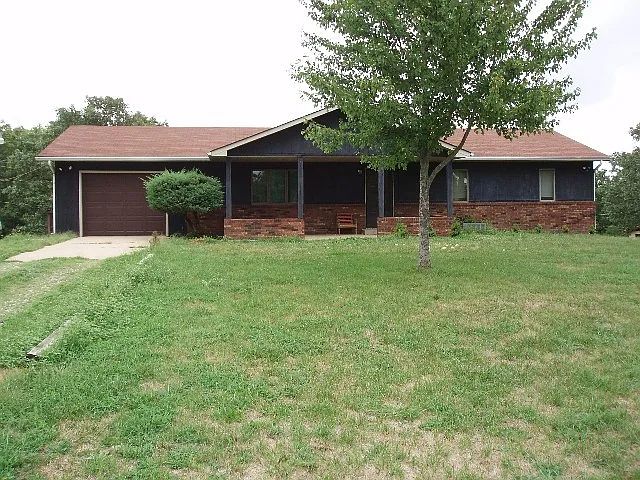 895-SF-E — Photo 1