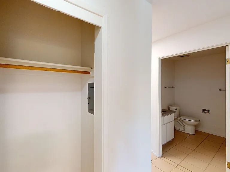 348 Robinson St #4 — Photo 12