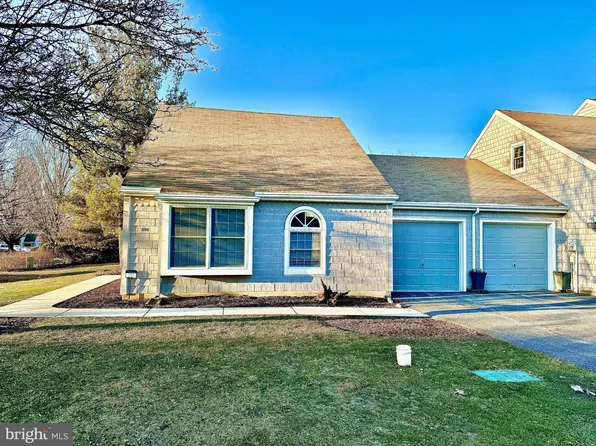 230 Crescent Dr, Hershey, PA 17033