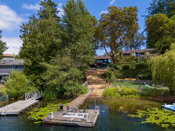 2880 Leigh Rd, Langford, BC V9B 4G3
