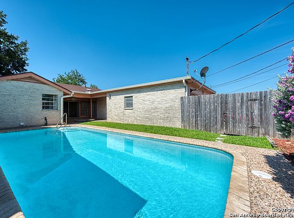 4th image of 8361 Windway Dr