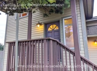 708 SW Bay St, Newport, OR 97365