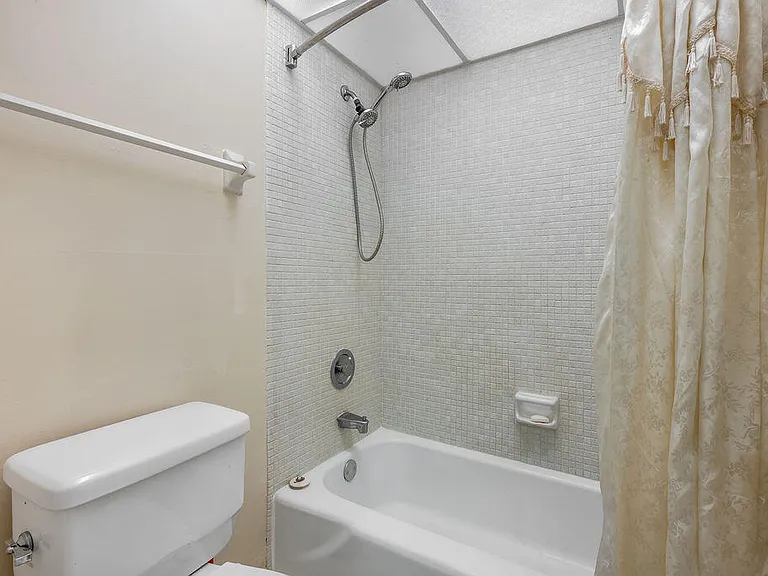 3680 Inverrary Dr #1V — Photo 13