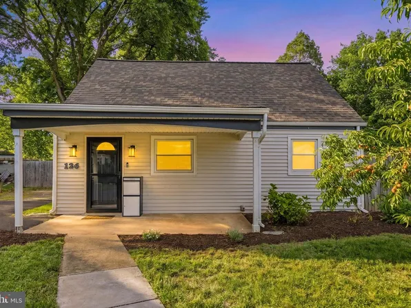126 Mace St, Manassas Park, VA 20111
