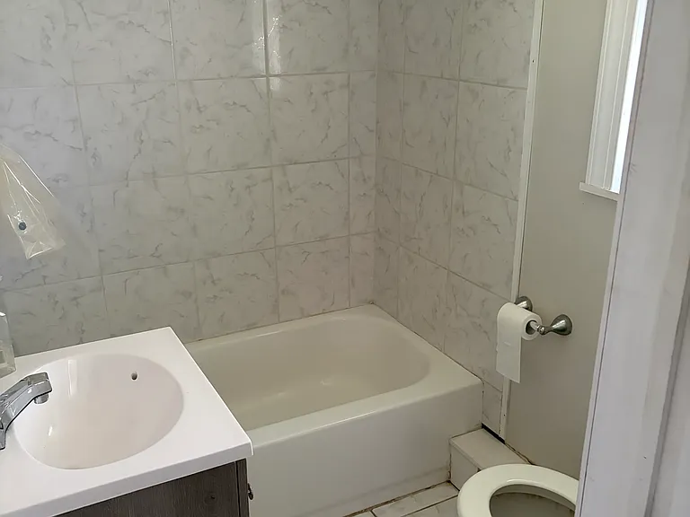 2111 Lawn Ave #9 — Photo 13
