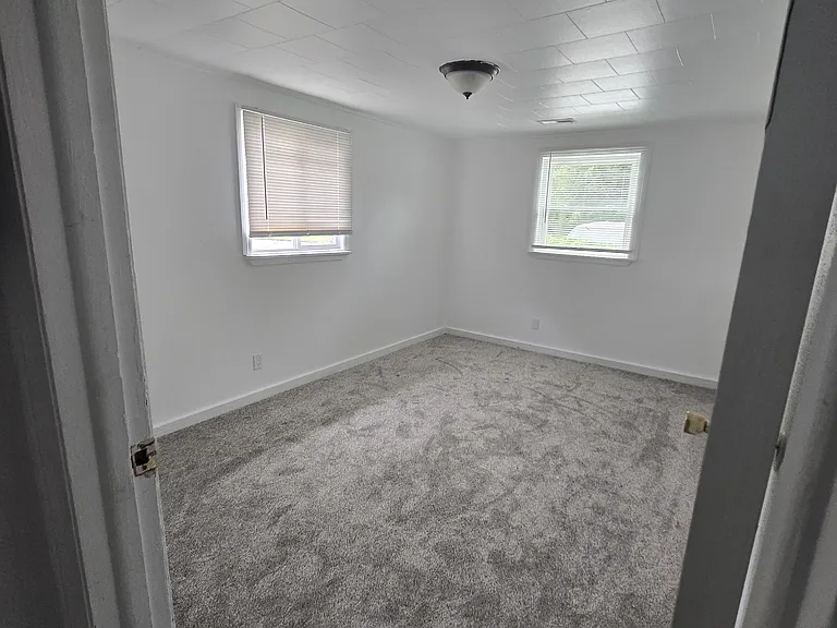 2222 Edgar St — Photo 3