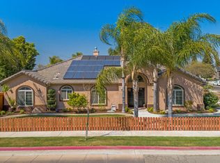 812 Park Place Dr, Exeter, CA 93221