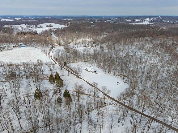 4th image of 1026 Toms Branch Rd