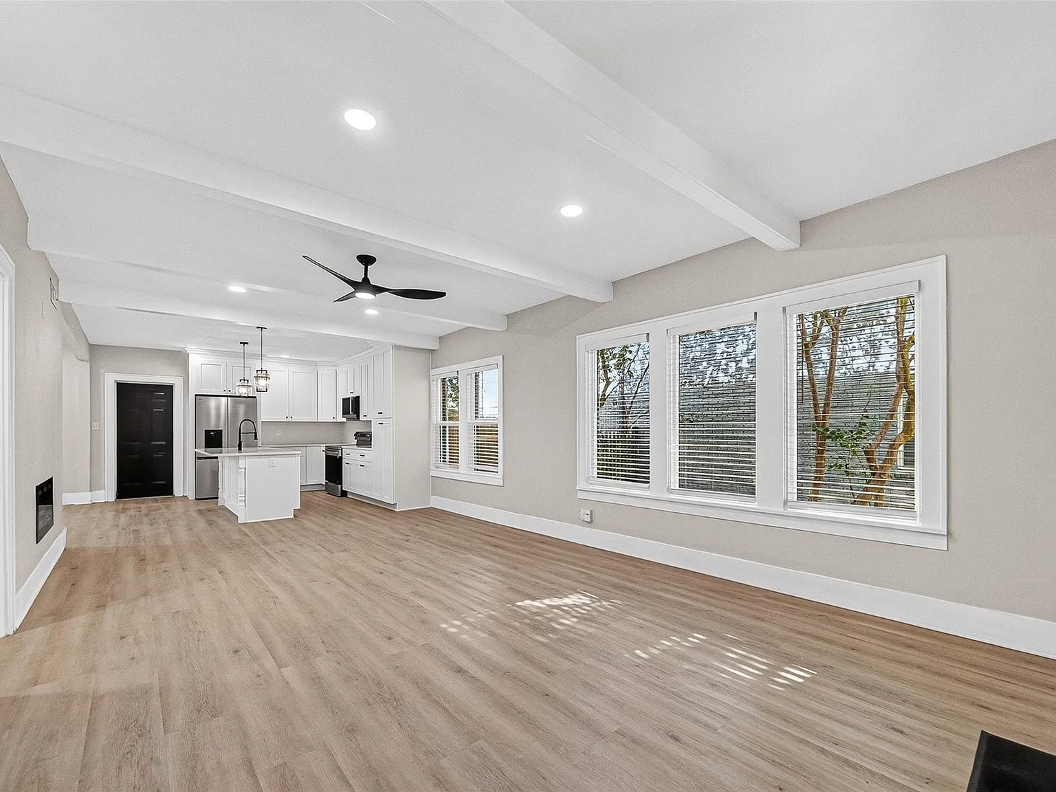 4 bed, 3.5 bath, 3254 sqft, $5,790 — Photo 2