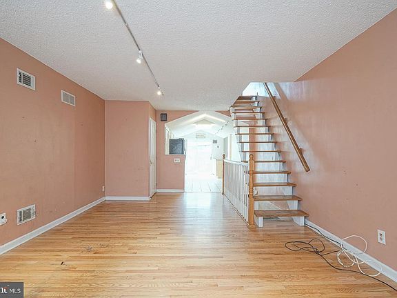5th image of 2645 S Alder St