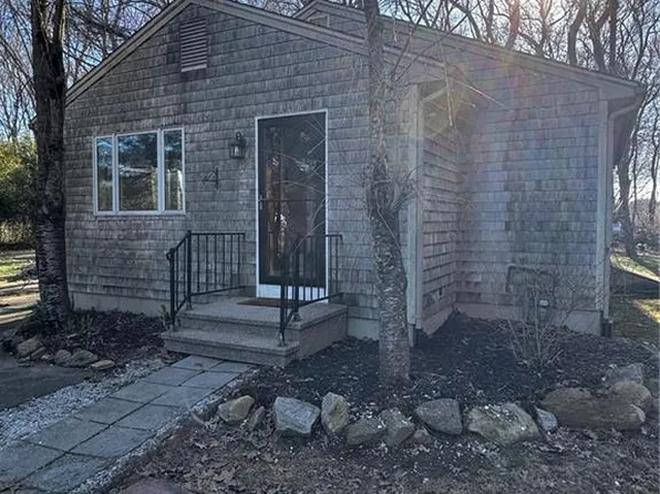 1668 Kingstown Rd, South Kingstown, RI 02879