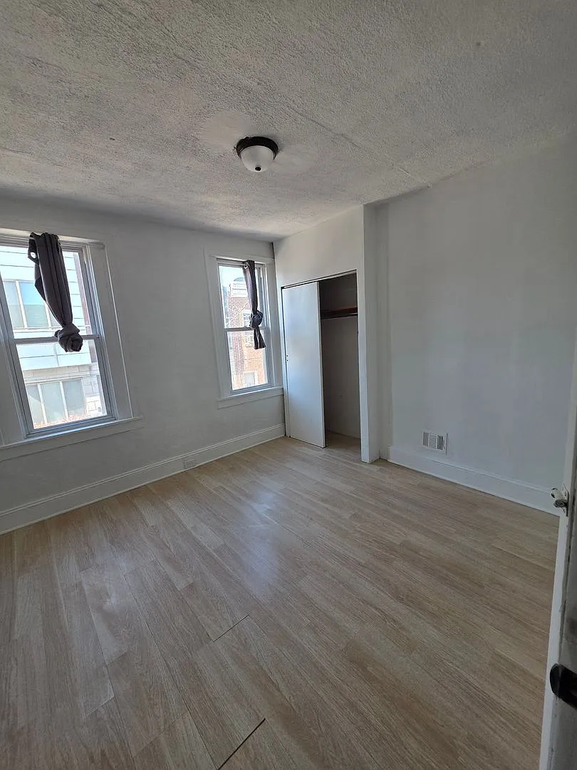 Beautiful 2 Bed, 2 Bath South Philly Home with Large Rear Yard | 2228 Cross St — Photo 3