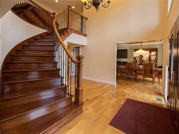 3rd image of 1840 Newbury Ct