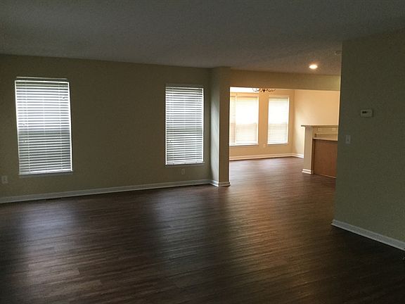 3rd image of 285 Indian Lake Dr
