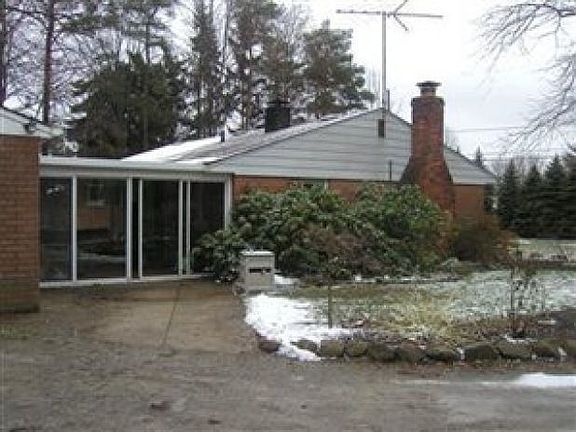 3rd image of 10880 Howard Dr