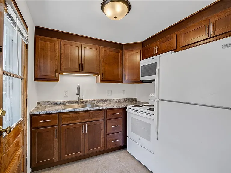5809 Raymond Rd — Photo 3