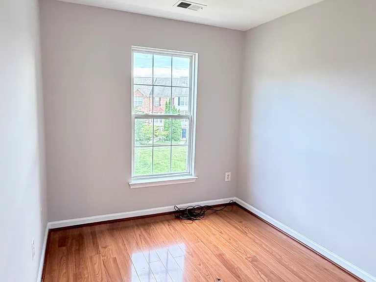 603 Eisenhower Dr — Photo 12