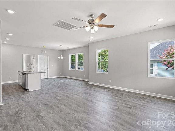 5th image of 1904 Gum St