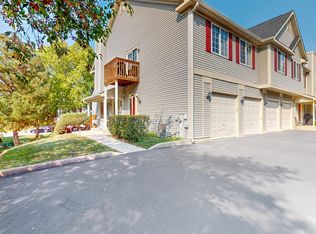 262 Windsor Ct UNIT D, South Elgin, IL 60177