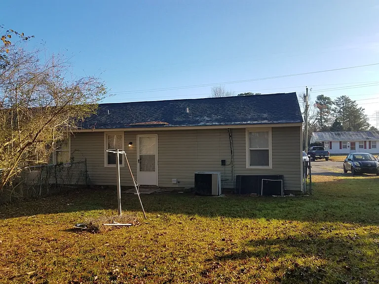 1217 Davis St — Photo 6