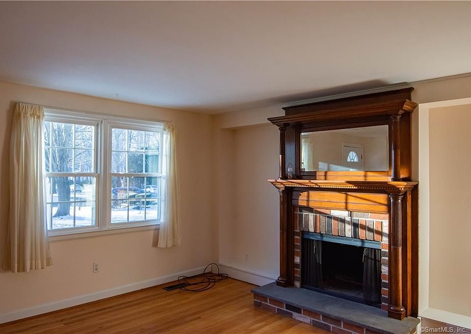 1st image of 9 Firethorn Dr #9