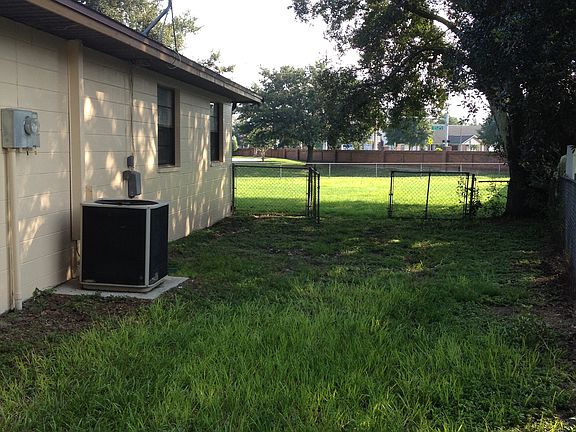 3rd image of 2138 N Groveglen Ln
