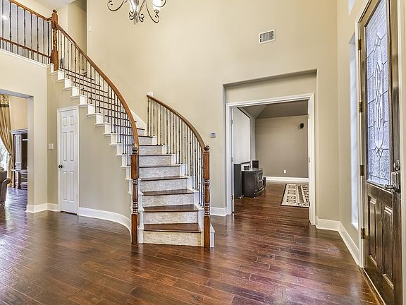 4th image of 5307 Silverbelle Ln