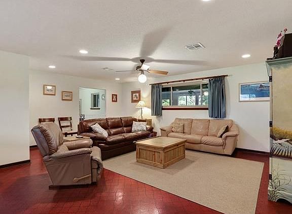3rd image of 113 Dixie Dr