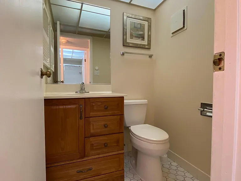 5401 Chateau #4 — Photo 8
