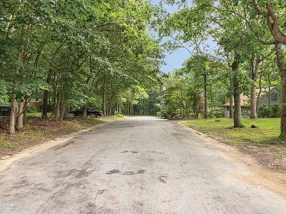 5th image of 14 Hillside Dr E