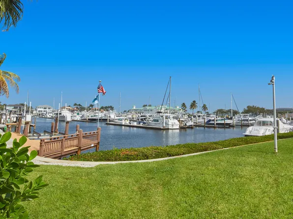 813 Buttonwood Ct, Marco Island, FL 34145
