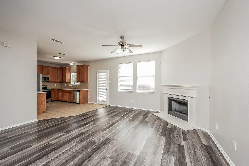 3 bed, 2.0 bath, 1509 sqft, $2,340 — Photo 4