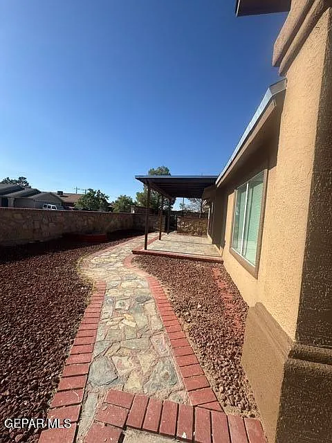 4 bed, 2.0 bath, 1452 sqft, $1,700 — Photo 4