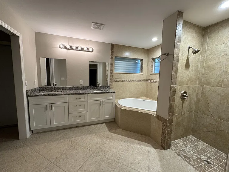 2502 38th St W — Photo 16