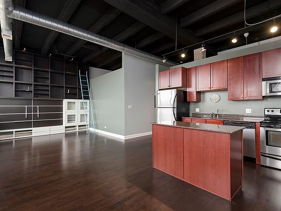 3rd image of 4131 W Belmont Ave Unit 404