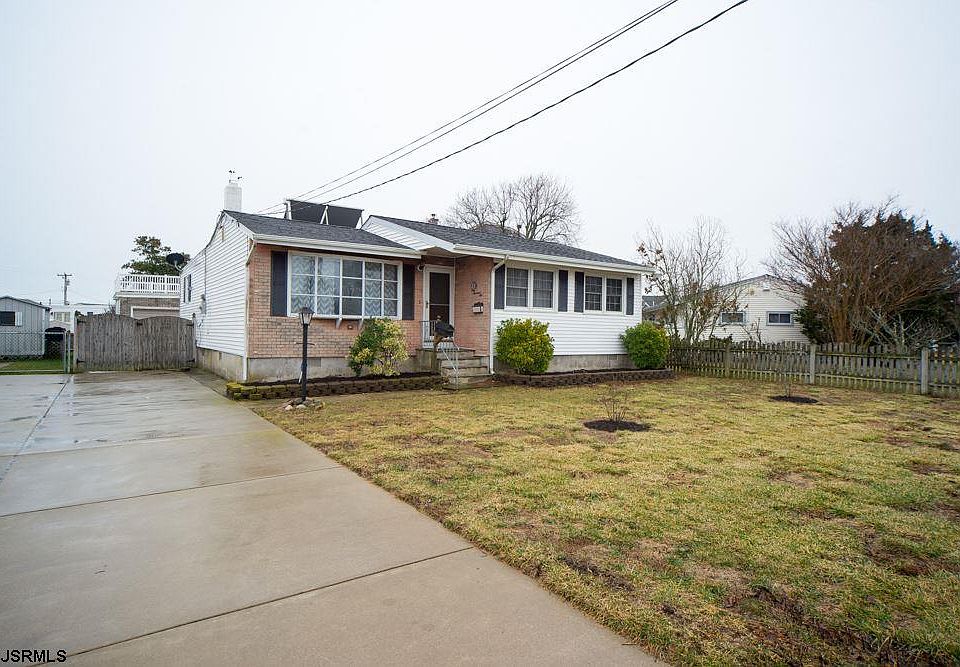1st image of 106 Bartram Ln
