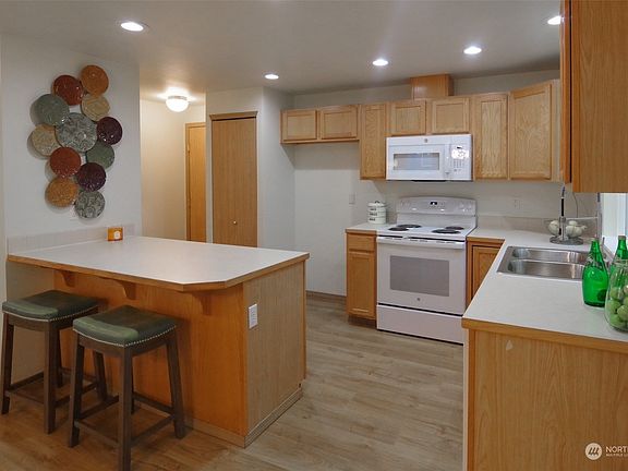 3rd image of 811 27th Avenue SE
