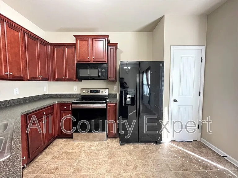 599 Oakside Pl — Photo 6