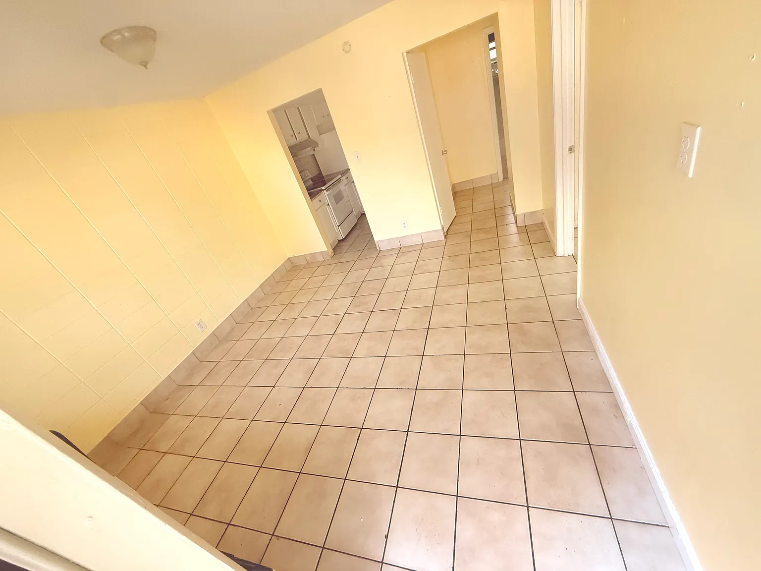 3712 SW 12th Ct — Photo 3