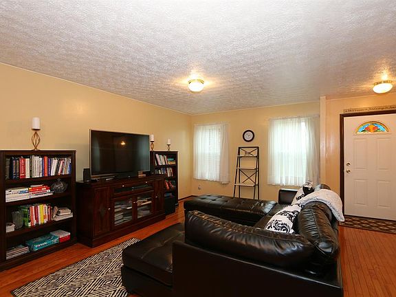 4th image of 926 Sarbrook Dr