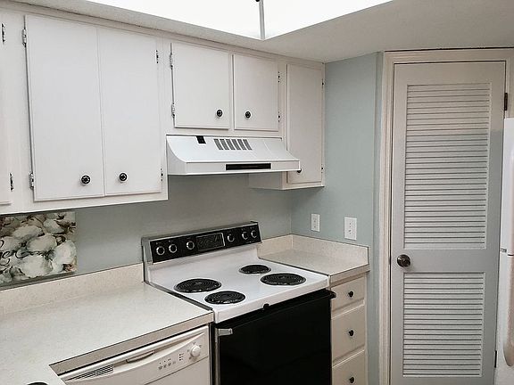 5th image of 4158 Tamiami Trl #F